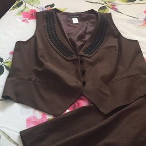 Jones New York brown & black vest w/matching skirt